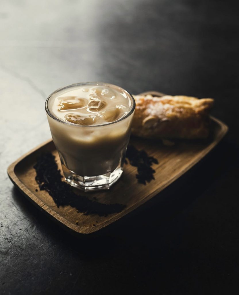 glass of iced tea with pastry